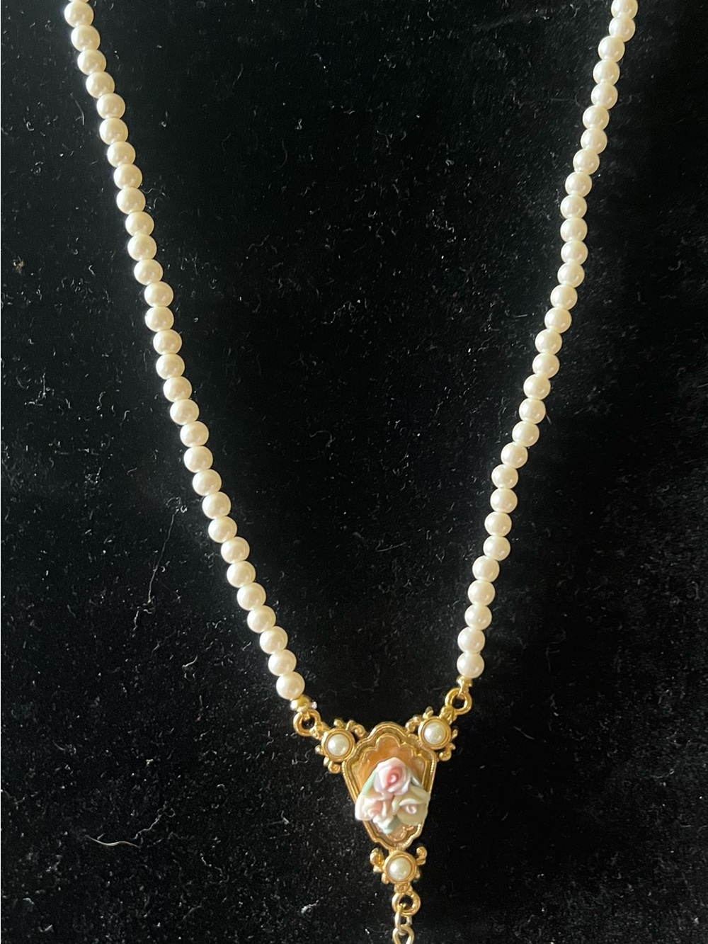 1928 vintage inspired floral faux Pearl Necklace with Floral Cameo Pendant